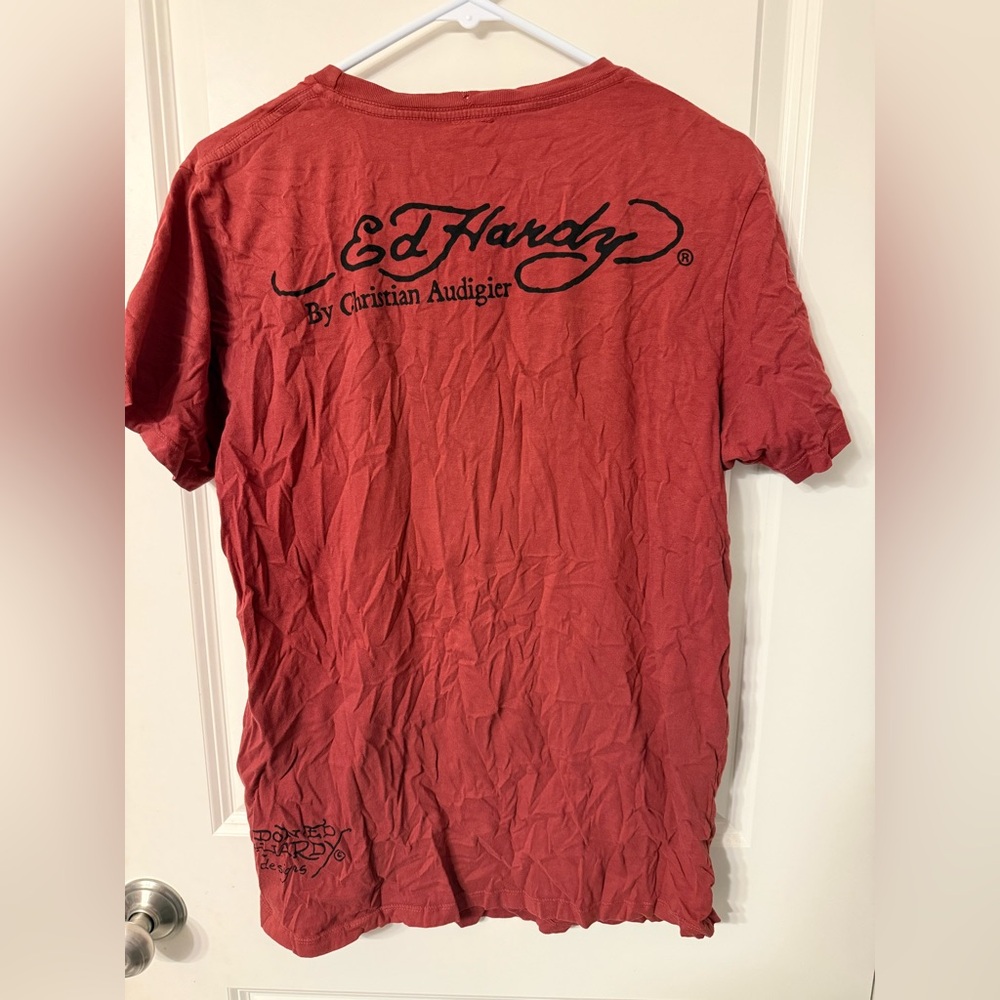 ☠️Ed Hardy Vintage 2000s Maroon Skull Graphic Tee Size Medium - Picture 3 of 4